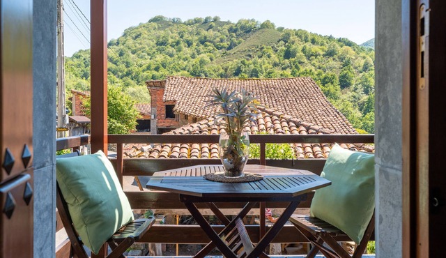 Apartment 'El Portiellu 2' with Private Terrace, Balcony and Wi-Fi