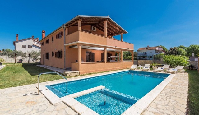Apartment Emanuela with Private Pool