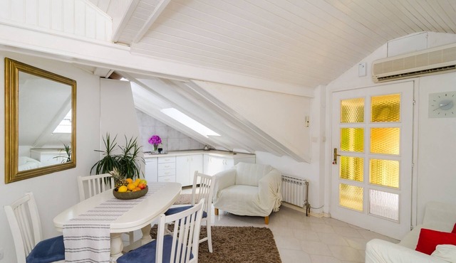 Apartment Emma - Two Bedroom Apartment with Balcony and Sea View