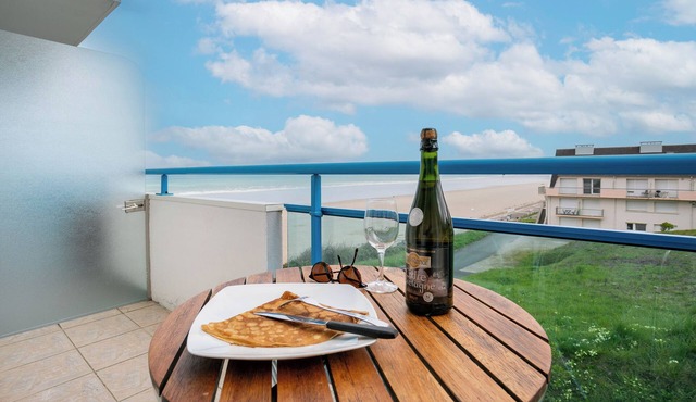 Apartment 'En Front De Mer' with Sea View, Private Terrace and Wi-Fi