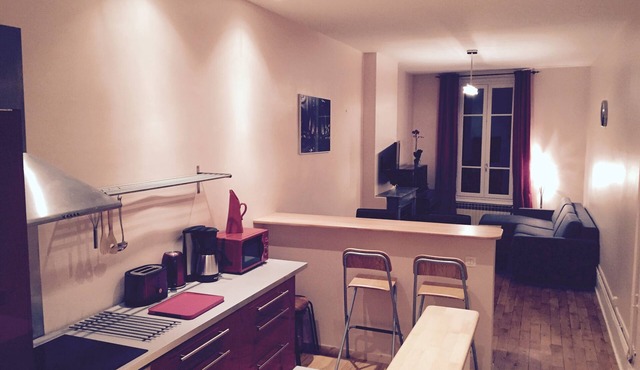 Apartment-Ensuite with Shower-Courtyard view-2 CH-62M2