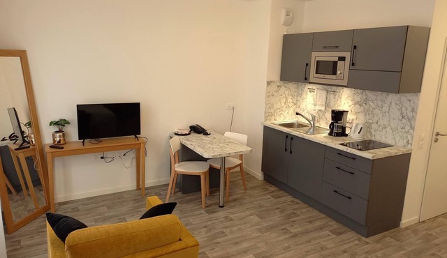 Apartment-Ensuite with Bath-Studio