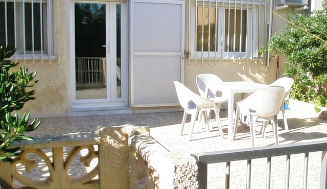 Apartment in formidable beach location, 40m from the beach