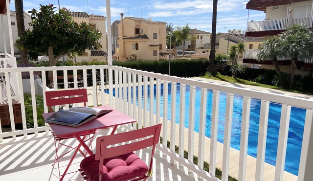 Apartment on the Pobla de Farnals Beach, with Pool and fast WiFi