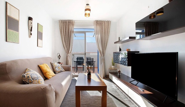 Apartment 'La Caleta' with Private Terrace, Wi-Fi and Air Conditioning