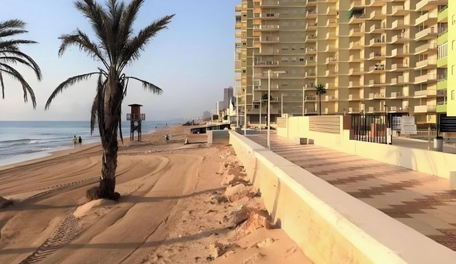 Apartment 'Playa Valencia' with Terrace, Wi-Fi and Air Conditioning