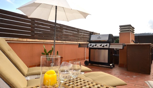 Apartment with parking ang large private terrace