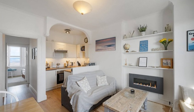 Apartment, Expansive Sea Views, Private Parking