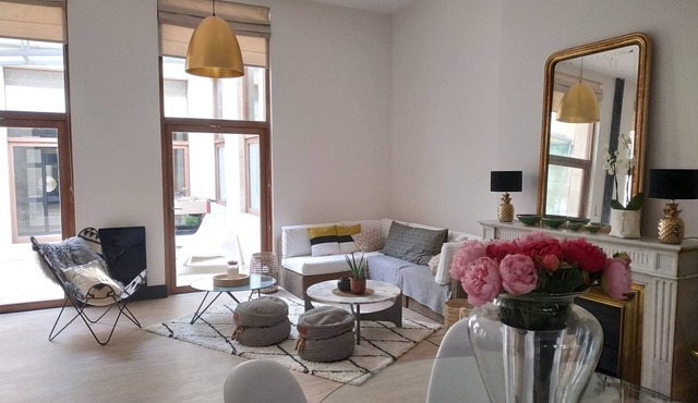 Apartment, Exterior, Center between Jardin-public Chartrons Quinconces Quays