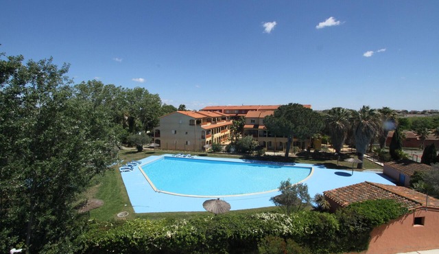 Apartment for 8 people in a residence with swimming pool and parking