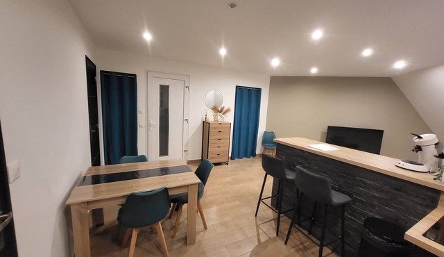 Apartment for 4 people, 5 minutes walk from the station and downtown!