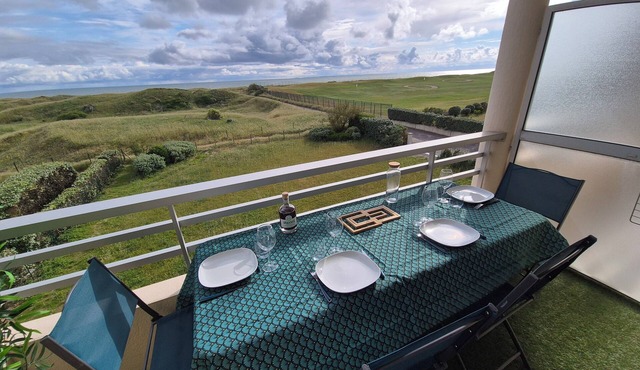 Apartment facing the sea, close to the golf course