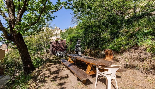 Apartment F2n ° 2 with modular living room in bedroom; ground floor. magnificent view