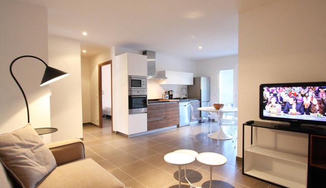 Apartment-F3 60m²-Ensuite with Bath-Apartment-Terrace