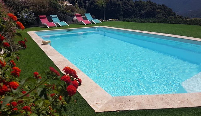 Apartment F3, 90m2, sea and mountain view + garden