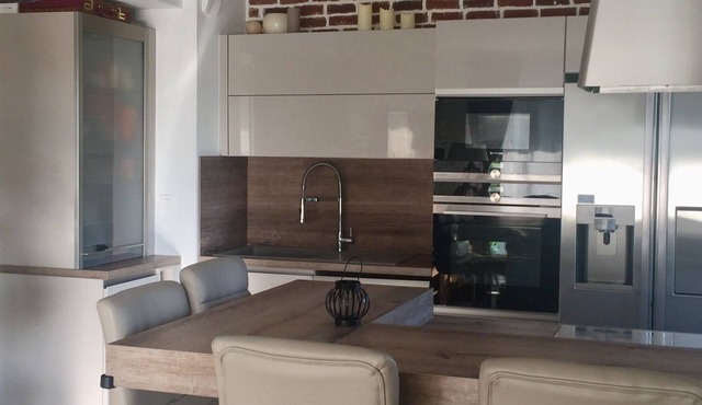 Apartment F3 ideally located 5 minutes walk from the beaches and shops
