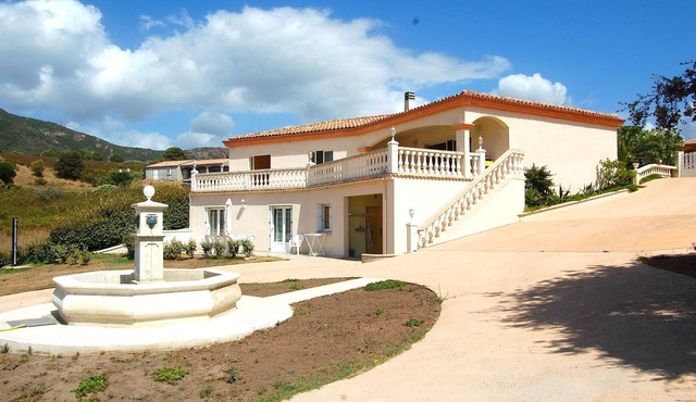 Apartment F4 in villa with Spa - 300 meters from the sea