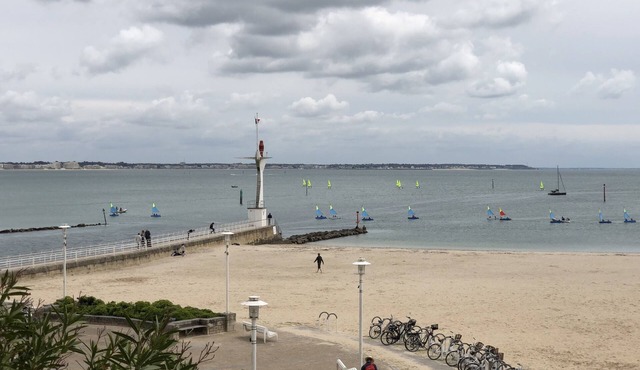 Apartment facing the sea, Nau Beach