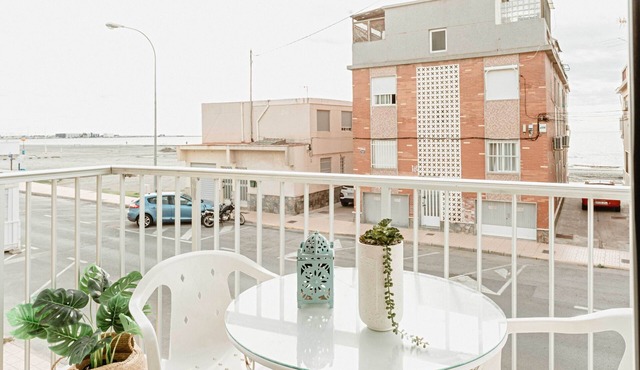 Apartment facing the sea, familiar and cozy.