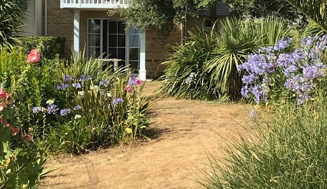 Apartment facing the sea 500m from the port and the city center.