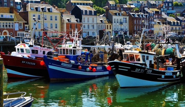 Apartment facing the fishing port