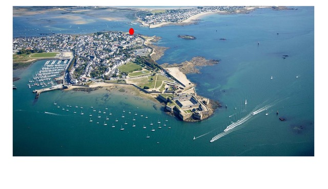 Apartment facing the sea, historic center of Port Louis.