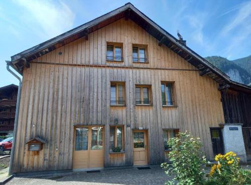 Apartment Familienchalet in Saanen – Gstaad by Interhome
