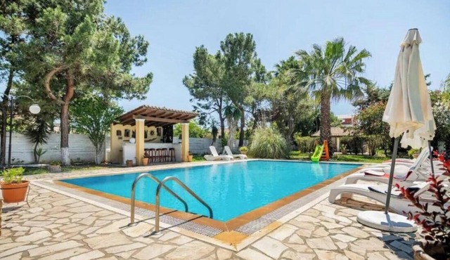 Apartment 'Fedra Two-Bedroom Bungalow' with Shared Pool, Wi-Fi and Air Conditioning