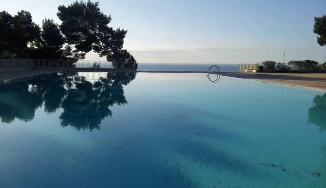 Apartment feet in the water, luxury residence in the countryside