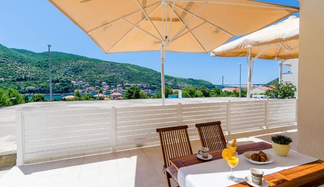 Apartment Festina Lente