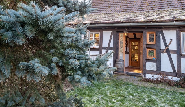 Apartment 'Fleurie' with Shared Terrace, Shared Garden and Wi-Fi