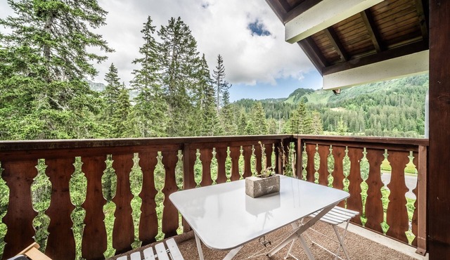 Apartment 'Fleury' with Mountain View and Balcony
