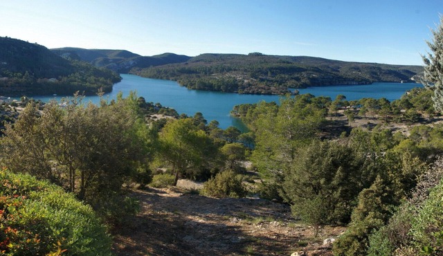 Apartment for 6 in Esparron-de-Verdon, with a wonderful lake view
