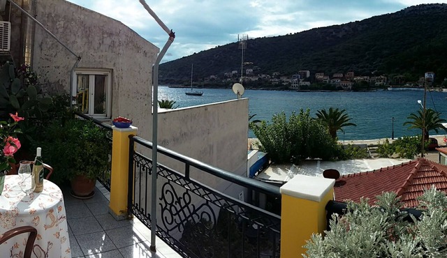 Apartment for 2 in the center of Agia Efimia, near Myrtos beach