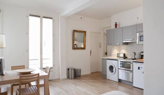 Apartment for 2 Opera near Olympia