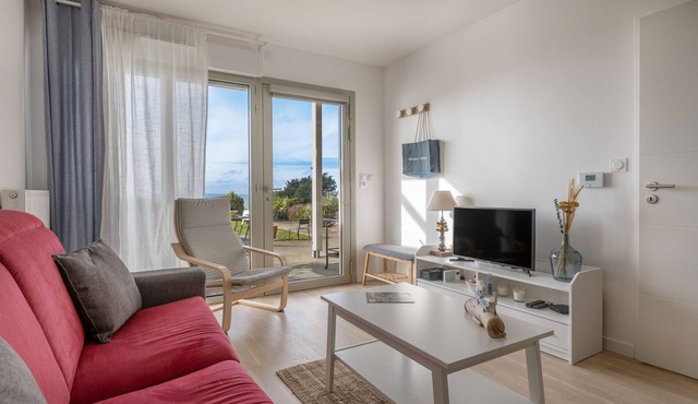 Apartment for 3 facing the sea, beach + swimming pool