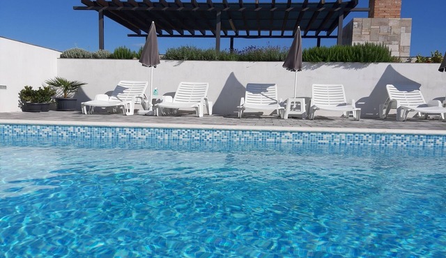Apartment for 4-6 persons with sea view and pool use