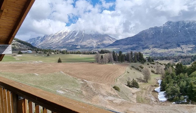 Apartment for 4 near slopes with Parking and Balcony