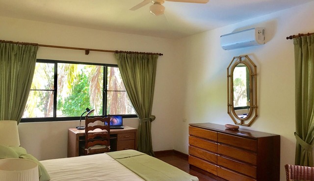 Apartment for 4 people in front of the sea