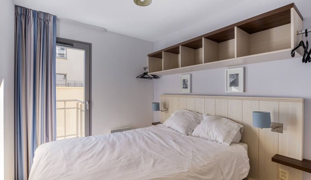 Apartment for 4 people with sea view and balcony at the back side