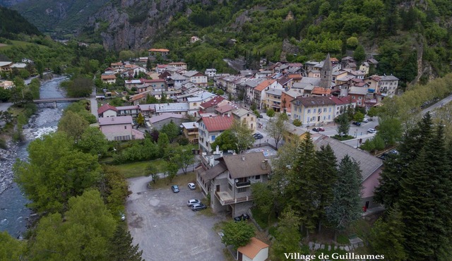 Apartment for 4 people in Guillaumes Résidence Reine jeanne