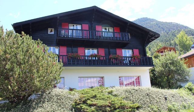 Apartment for 4 people in Chalet Esher Surrey
