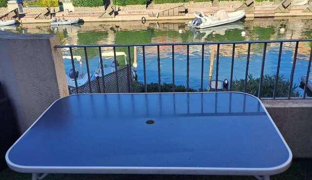 Apartment for 4 people with a pool and views of La Giscle, located in Port Cogolin