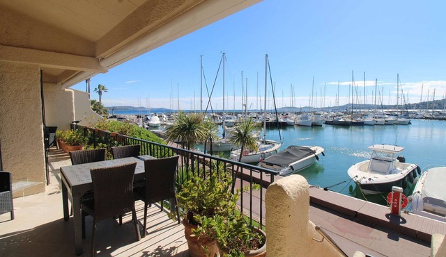 Apartment for 4 people with sea and port view in the Gulf of St Tropez