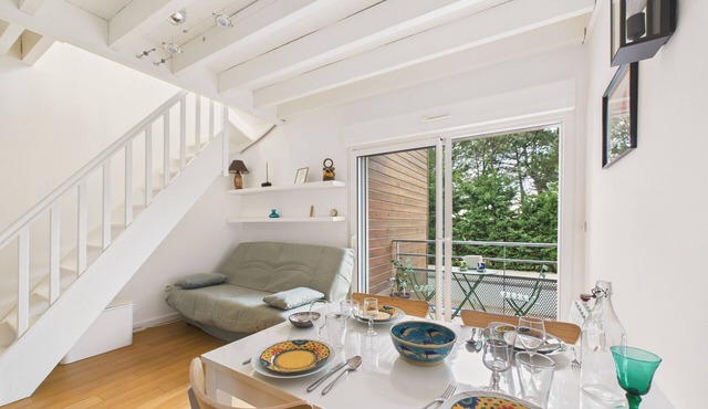 Apartment for 4, swimming pool, sea 150m away