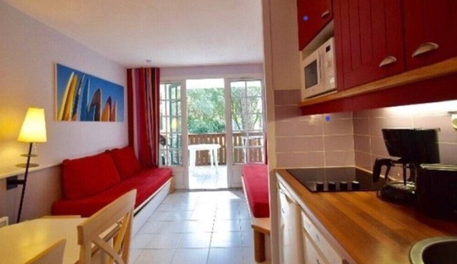 Apartment for 5 in leisure residence with pool, beach walk