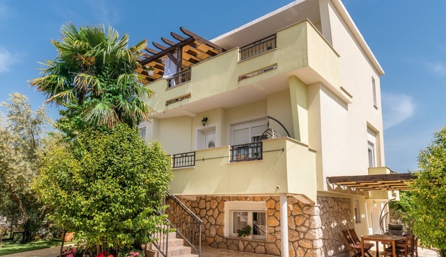 Apartment for 5 persons near the main city beach