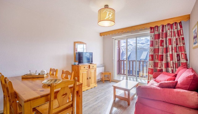 Apartment for 6, Balcony, Parking, Pets Allowed