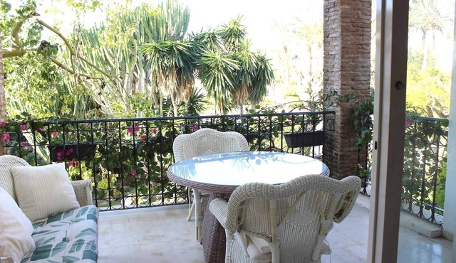 Apartment for 6 people, first floor, garden views.