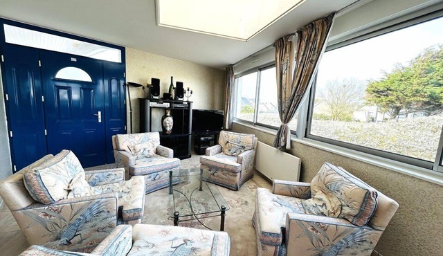 Apartment for 6 people, 50 m from the coastal path and 500 m from Fort-Bloqué beach, Wi-Fi,.